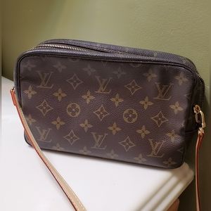 💯 AUTH Louis Vuitton Trousse 23
